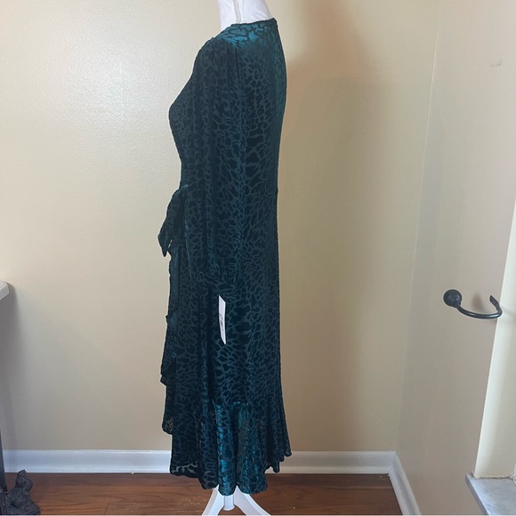 Emerald Leopard Velvet Wrap Dress Sz 12 Long Sleeve Animal Print V Neck Ruffle - Picture 10 of 13